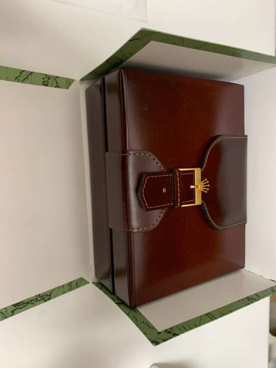 ロレックス デイデイト （高級時計）の商品画像 - 査定依頼日：2025年3月12日 - 最高査定価格：2,400,000円