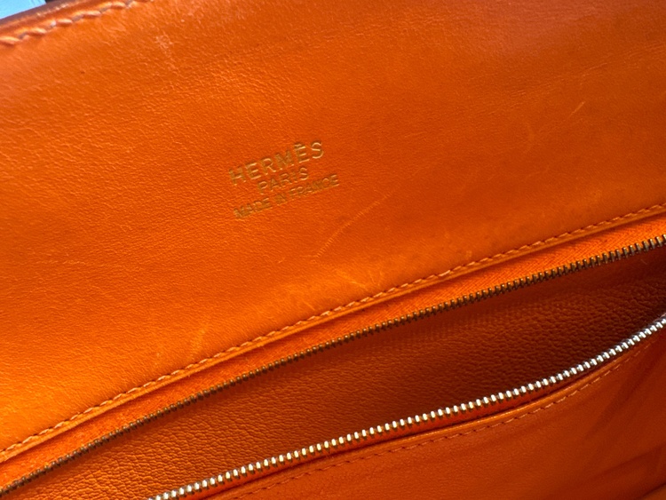 ホワイトバス（ブランドバッグ）の商品画像 - 査定依頼日：2025年12月27日 - 最高査定価格：155,000円