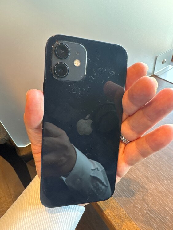 アイフォン12 （スマホ）の商品画像 - 査定依頼日：2025年4月16日 - 最高査定価格：20,000円