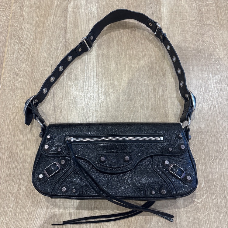 バレンシアガ  （ブランドバッグ）の商品画像 - 査定依頼日：2025年9月28日 - 最高査定価格：140,000円