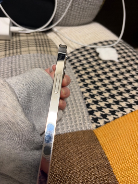 iPhone 12 Pro 128GB docomo（スマホ）の商品画像 - 査定依頼日：2026年1月24日 - 最高査定価格：28,000円