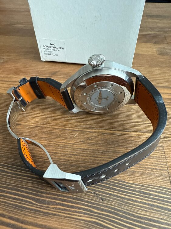 IWC パイロットウォッチ 106-18b（高級時計）の商品画像 - 査定依頼日：2025年5月29日 - 最高査定価格：650,000円