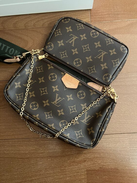 ミュルティ･ポシェット･アクセソワール（ブランドバッグ）の商品画像 - 査定依頼日：2025年1月10日 - 最高査定価格：240,000円