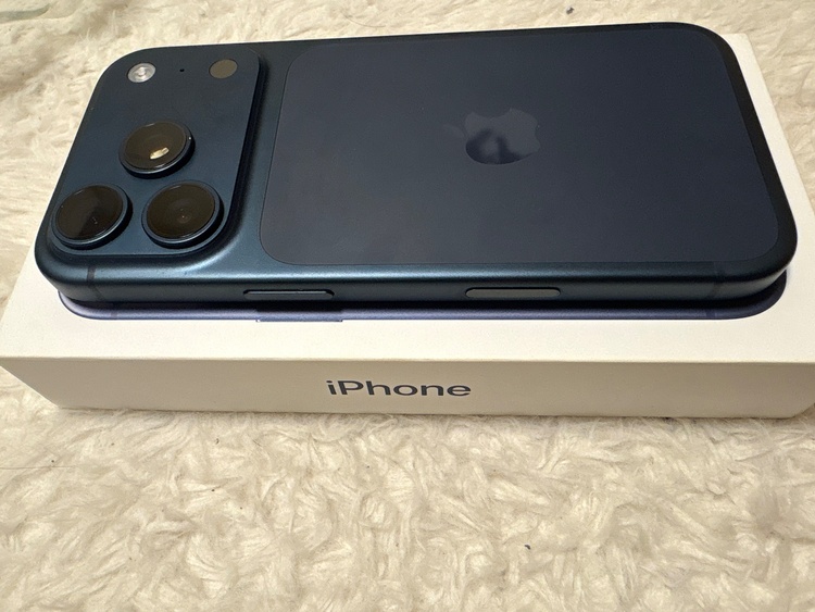 iPhone iPhone 17 Pro 256GB docomo（スマホ）の商品画像 - 査定依頼日：2026年9月22日 - 最高査定価格：151,000円