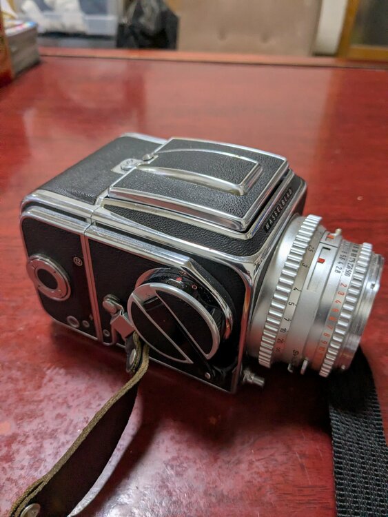 Hasselblad 500Cのフィルムカメラ（カメラ）の商品画像 - 査定依頼日：2026年7月1日 - 最高査定価格：200,000円