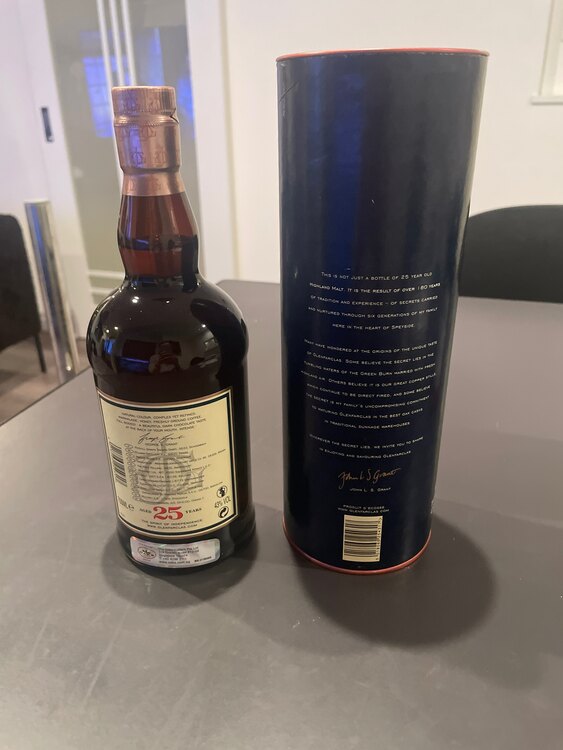 グレンファークラス　25年　700ml（お酒）の商品画像 - 査定依頼日：2024年12月10日 - 最高査定価格：17,000円