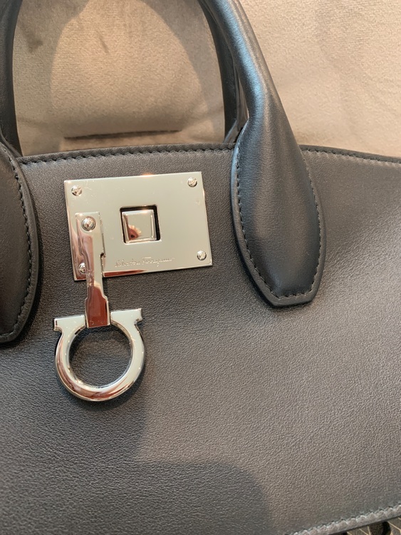 フェラガモ  （ブランドバッグ）の商品画像 - 査定依頼日：2025年8月3日 - 最高査定価格：60,000円