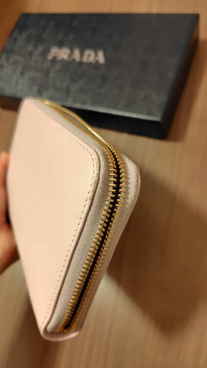 プラダ（ブランド財布・小物）の商品画像 - 査定依頼日：2025年8月29日 - 最高査定価格：10,000円