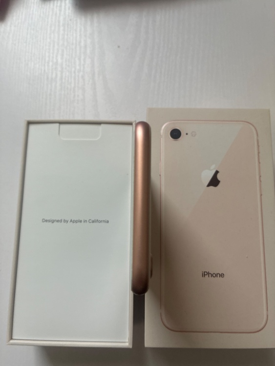 iPhone8 64GB docomo（スマホ）の商品画像 - 査定依頼日：2026年5月5日 - 最高査定価格：6,000円
