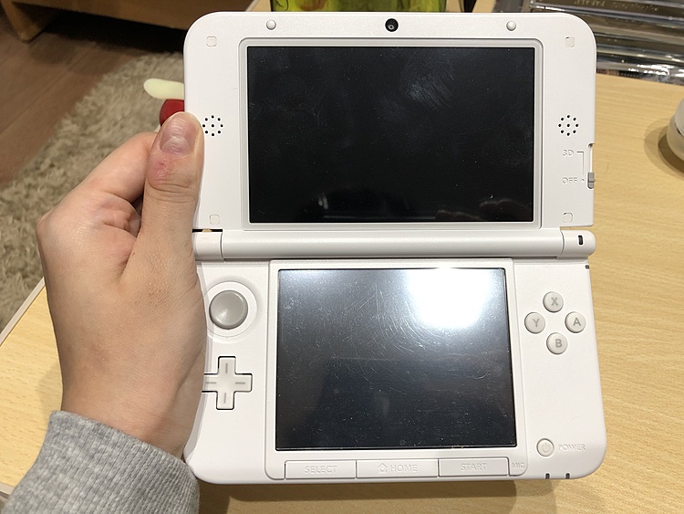 ニンテンドー3DS LL（ゲーム機本体・ゲームソフト）の商品画像 - 査定依頼日：2019年11月3日 - 最高査定価格：4,000円