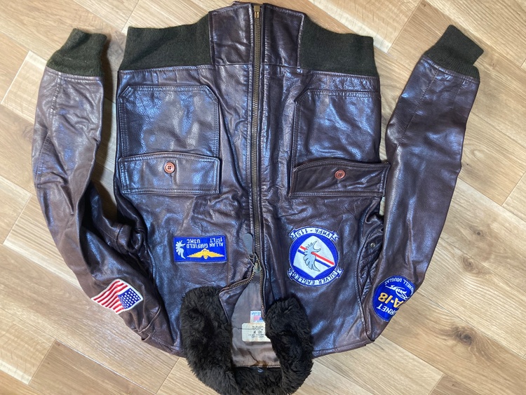 アヴィレックス　レザーフライトジャケット（古着・ファッション）の商品画像 - 査定依頼日：2026年4月14日 - 最高査定価格：14,000円