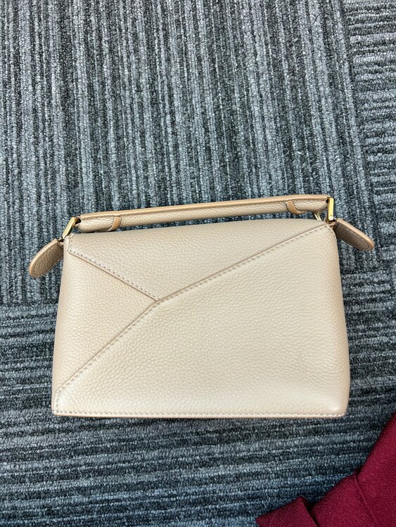 ロエベ puzzle ミニ（ブランドバッグ）の商品画像 - 査定依頼日：2025年4月29日 - 最高査定価格：230,000円