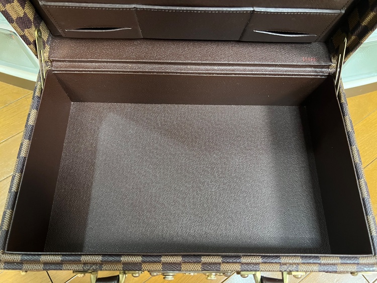 ルイヴィトン　スーパープレジデントを小さくしたスペシャルオーダー品（ブランドバッグ）の商品画像 - 査定依頼日：2026年3月13日 - 最高査定価格：250,000円