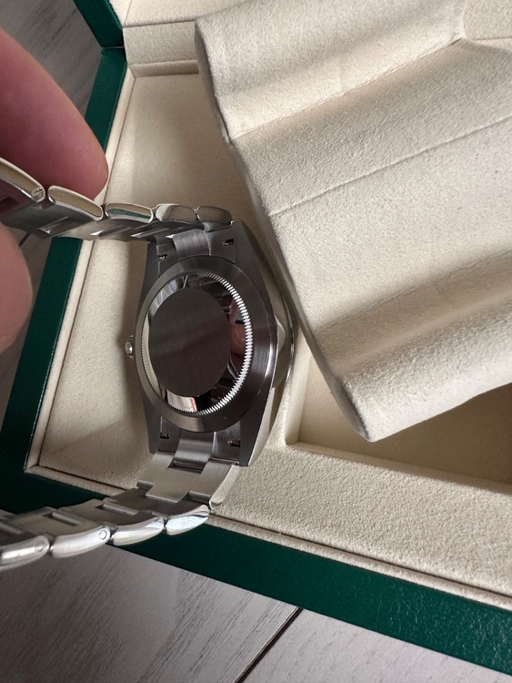 ロレックス オイスターパーペチュアル41 134300 ステンレス グリーン （高級時計）の商品画像 - 査定依頼日：2025年12月30日 - 最高査定価格：1,240,000円