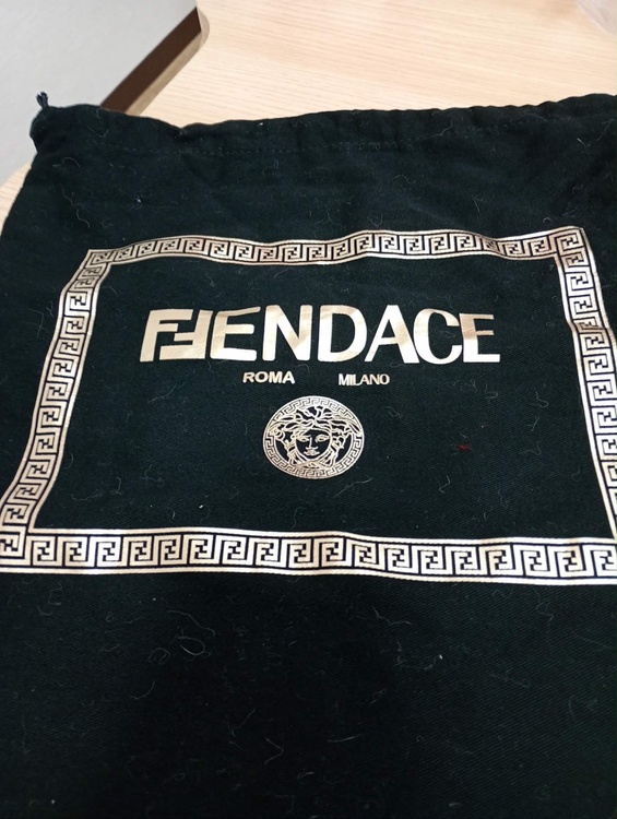 フェンディ ショルダーバッグ ヴェルサーチ コラボ フェンダーチェ ファースト（ブランドバッグ）の商品画像 - 査定依頼日：2025年12月12日 - 最高査定価格：170,000円