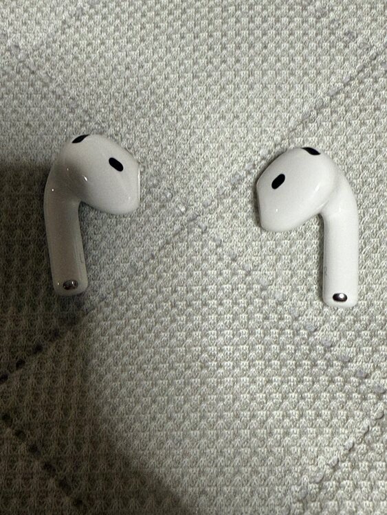 AirPods 4（オーディオ・スピーカー）の商品画像 - 査定依頼日：2025年5月5日 - 最高査定価格：15,000円