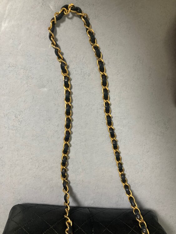 マトラッセ　ターンロック　フルフラップ（ブランドバッグ）の商品画像 - 査定依頼日：2025年5月10日 - 最高査定価格：300,000円