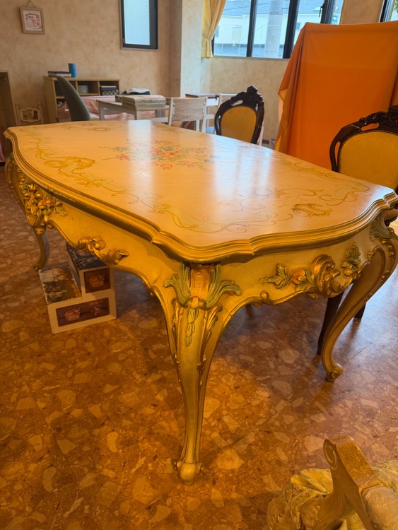 イタリアアンティークテーブル（美術品・骨董品）の商品画像 - 査定依頼日：2026年5月12日 - 最高査定価格：5,000円
