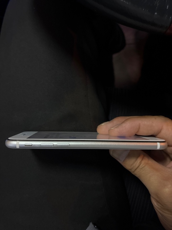 iPhone SE (第 2 世代) 256GB docomo（スマホ）の商品画像 - 査定依頼日：2026年4月18日 - 最高査定価格：18,000円