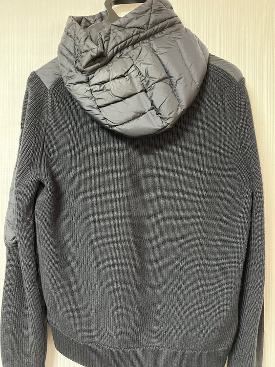 フロントダウン フード フルジップ ニット（古着・ファッション）の商品画像 - 査定依頼日：2025年1月25日 - 最高査定価格：40,000円