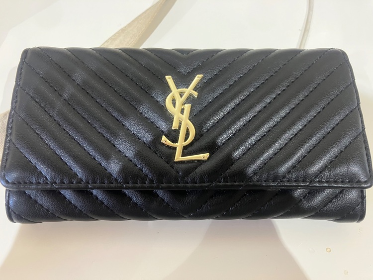 イブサンローラン  （ブランドバッグ）の商品画像 - 査定依頼日：2025年6月6日 - 最高査定価格：45,000円