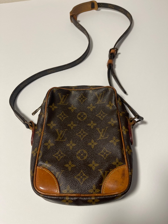 ダヌーブショルダーバック（ブランドバッグ）の商品画像 - 査定依頼日：2026年2月2日 - 最高査定価格：15,000円