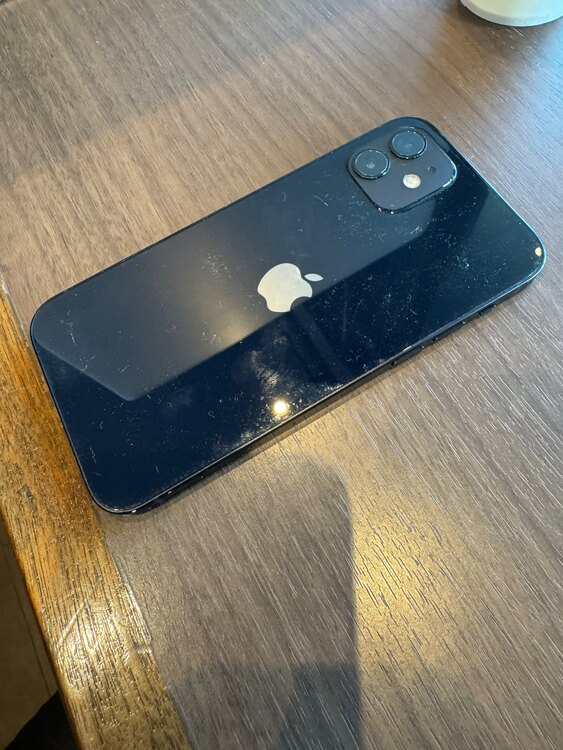 アイフォン12 （スマホ）の商品画像 - 査定依頼日：2025年4月16日 - 最高査定価格：20,000円