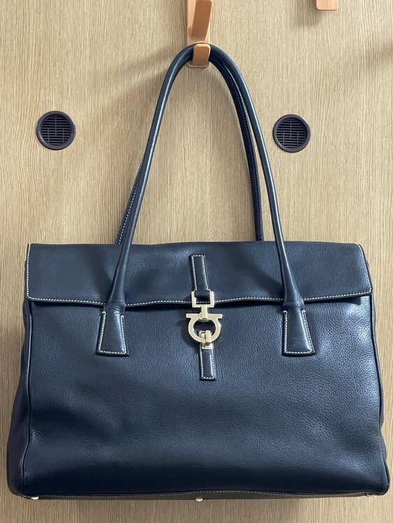 フェラガモ  （ブランドバッグ）の商品画像 - 査定依頼日：2025年3月25日 - 最高査定価格：7,000円