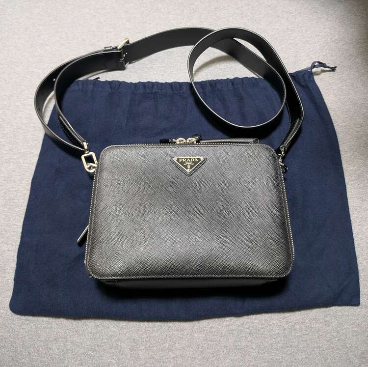 プラダショルダーバック（ブランドバッグ）の商品画像 - 査定依頼日：2025年3月11日 - 最高査定価格：180,000円