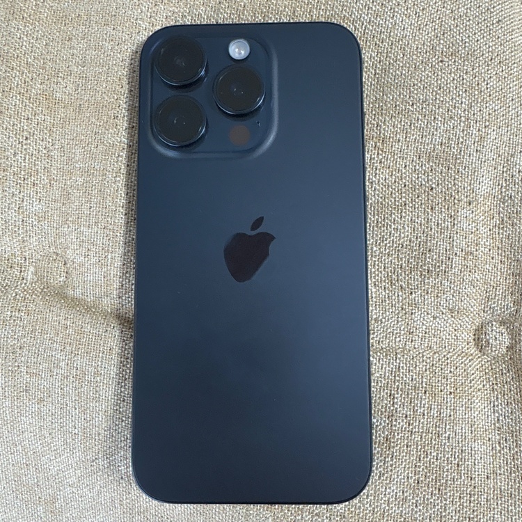 iPhone iPhone 15 Pro 128GB au（スマホ）の商品画像 - 査定依頼日：2026年9月24日 - 最高査定価格：110,000円