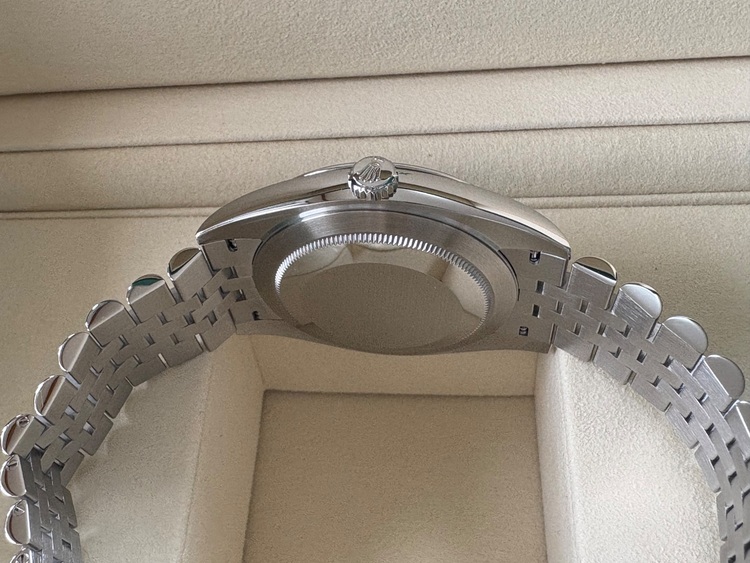 デイトジャスト41（高級時計）の商品画像 - 査定依頼日：2025年6月24日 - 最高査定価格：1,600,000円