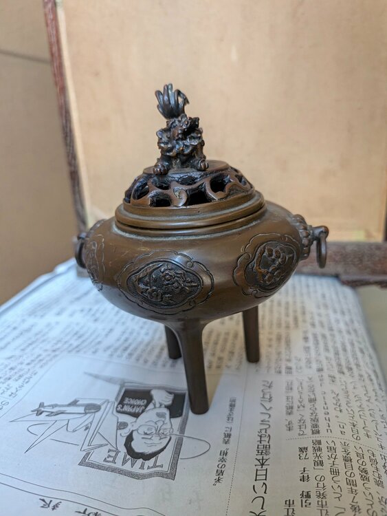 日本人形と香炉（美術品・骨董品）の商品画像 - 査定依頼日：2026年10月3日 - 最高査定価格：100,000円