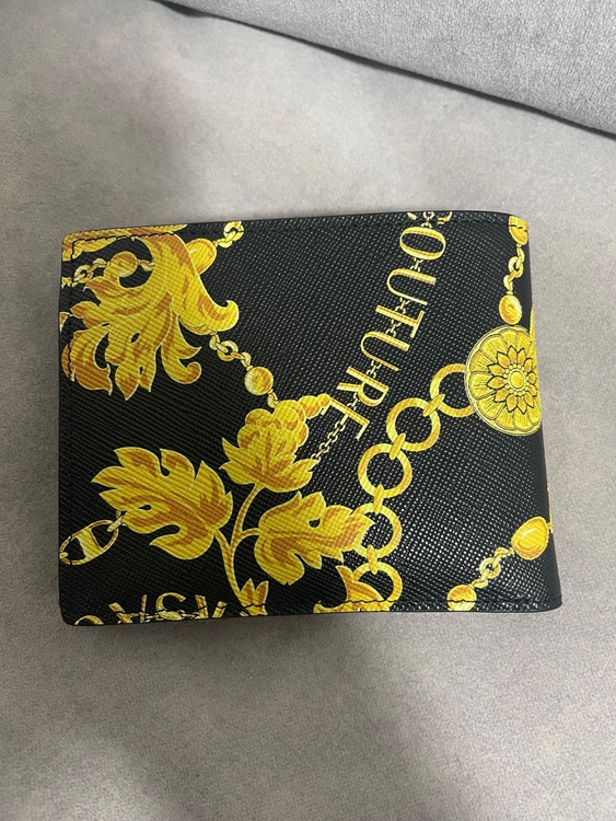 VERSACE JEANS COUTURE（ヴェルサーチェ ジーンズ クチュール（古着・ファッション）の商品画像 - 査定依頼日：2026年4月15日 - 最高査定価格：10,000円