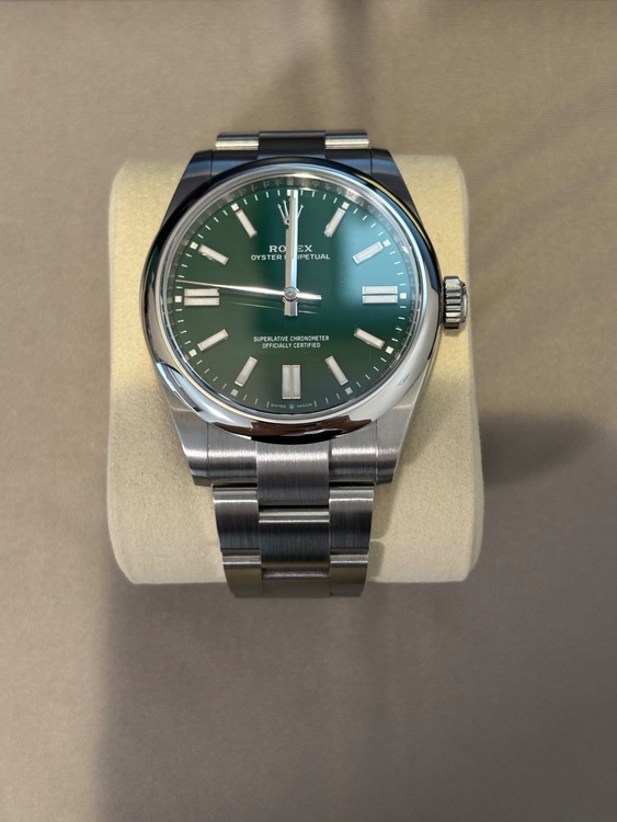 134300 オイパペ　グリーン（高級時計）の商品画像 - 査定依頼日：2025年6月25日 - 最高査定価格：1,450,000円