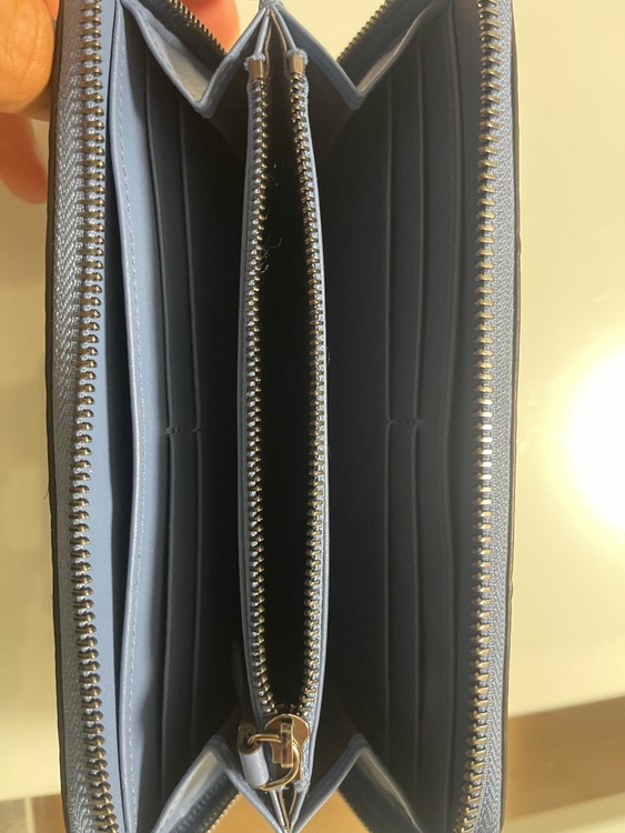 ジミーチュウ  （ブランドバッグ）の商品画像 - 査定依頼日：2025年7月26日 - 最高査定価格：4,000円