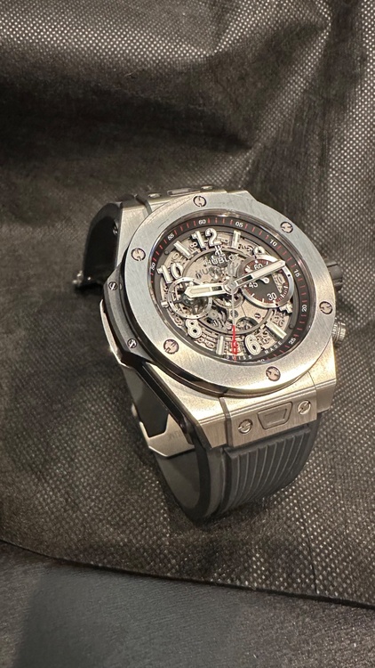 ウブロ ビックバン 411.NX.1170.RX（高級時計）の商品画像 - 査定依頼日：2026年2月8日 - 最高査定価格：1,150,000円