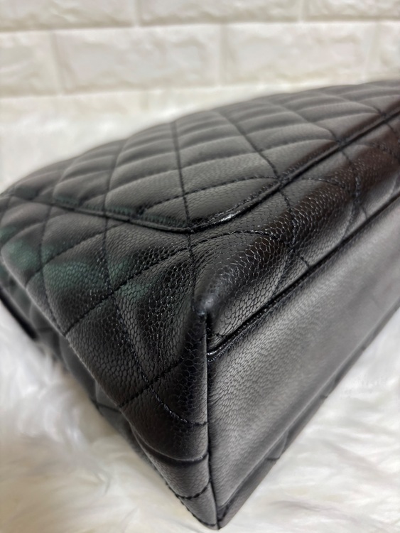 シャネル マトラッセ トップハンドル ハンドバッグ ターンロック ブラック キャ（ブランドバッグ）の商品画像 - 査定依頼日：2025年8月20日 - 最高査定価格：220,000円