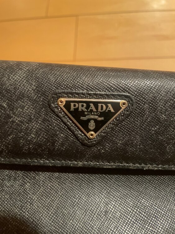 プラダ財布（ブランド財布・小物）の商品画像 - 査定依頼日：2025年4月3日 - 最高査定価格：1,000円
