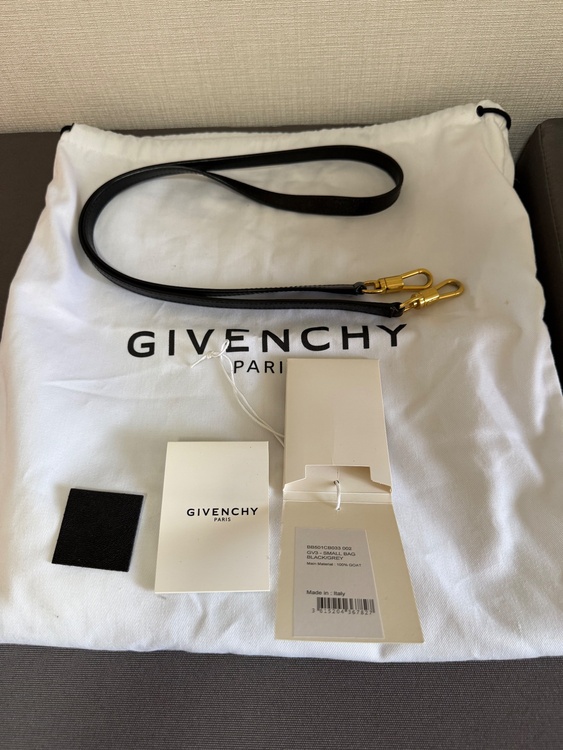 GV3 SMALL BAG（ブランドバッグ）の商品画像 - 査定依頼日：2026年4月19日 - 最高査定価格：25,000円