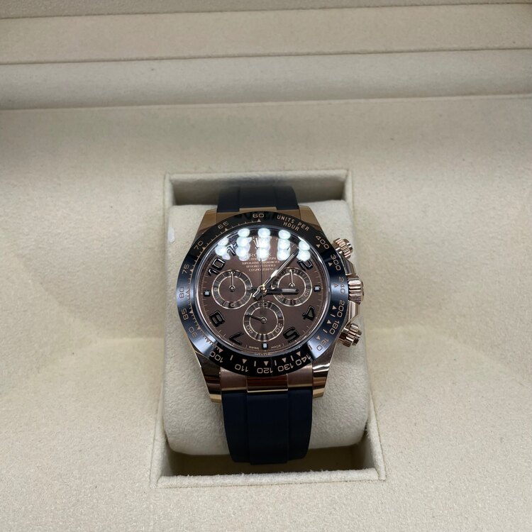 ロレックス デイトナ 116515ln（高級時計）の商品画像 - 査定依頼日：2025年4月15日 - 最高査定価格：5,000,000円