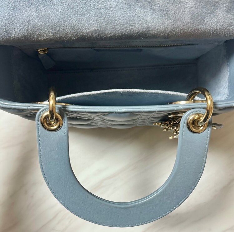 レディディオール（ブランドバッグ）の商品画像 - 査定依頼日：2025年2月28日 - 最高査定価格：400,000円