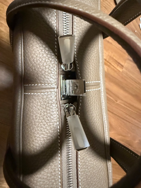 エルメス ヴィクトリア （ブランドバッグ）の商品画像 - 査定依頼日：2025年9月10日 - 最高査定価格：480,000円