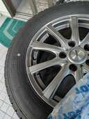 スタッドレスタイヤセット（カー用品）の商品画像 - 査定依頼日：2024年12月29日 - 最高査定価格：1,000円