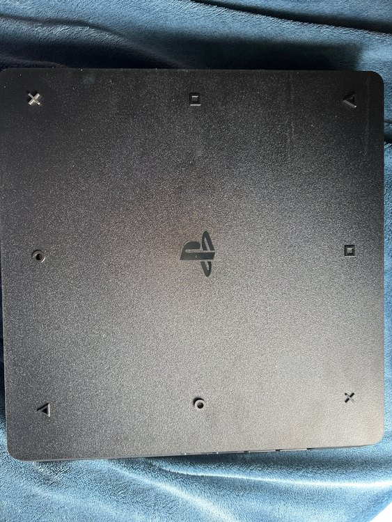 PS4（ゲーム機本体・ゲームソフト）の商品画像 - 査定依頼日：2023年6月1日 - 最高査定価格：3,000円