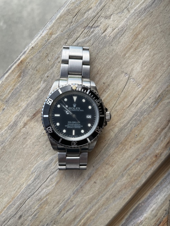 ロレックス シードゥエラー  1660（高級時計）の商品画像 - 査定依頼日：2025年11月9日 - 最高査定価格：1,000,000円