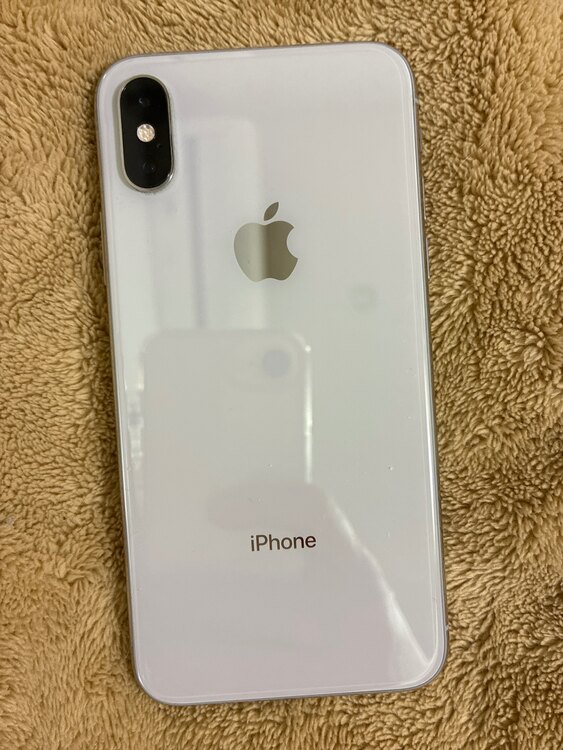iPhoneXS64GBシルバー（スマホ）の商品画像 - 査定依頼日：2025年5月20日 - 最高査定価格：19,000円