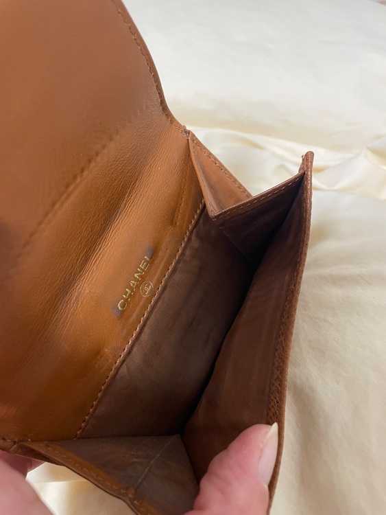 二つ折り財布（ブランド財布・小物）の商品画像 - 査定依頼日：2025年11月16日 - 最高査定価格：7,000円