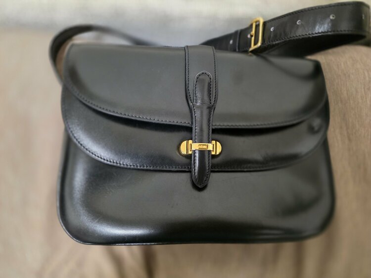 黒 ショルダーバッグ（ブランドバッグ）の商品画像 - 査定依頼日：2025年12月28日 - 最高査定価格：23,000円