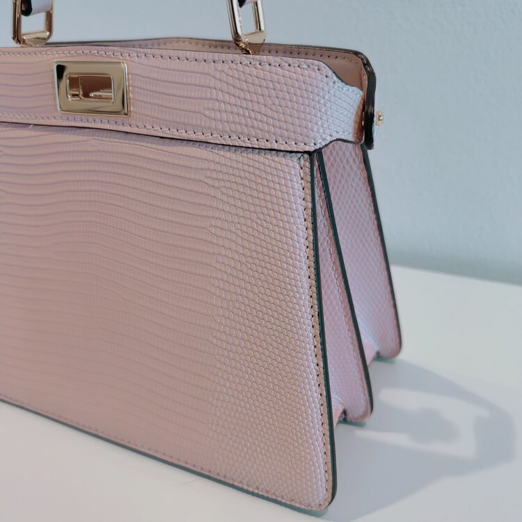 フェンディ  （ブランドバッグ）の商品画像 - 査定依頼日：2025年4月20日 - 最高査定価格：350,000円