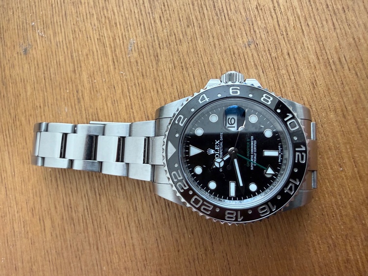 ロレックス GMTマスター 116710Ln（高級時計）の商品画像 - 査定依頼日：2026年4月16日 - 最高査定価格：2,000,000円